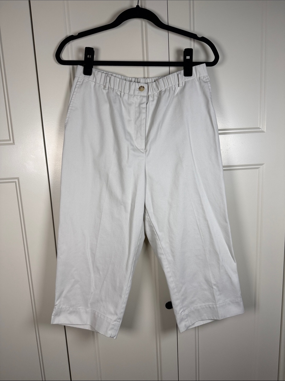 Appleseed's White Pull-On Petite Capri Pants